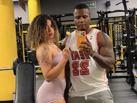 Camgirl SaraAndBlackman en live webcam amateur