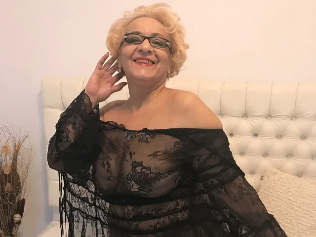 Camgirl DivaDiamonds en live webcam amateur