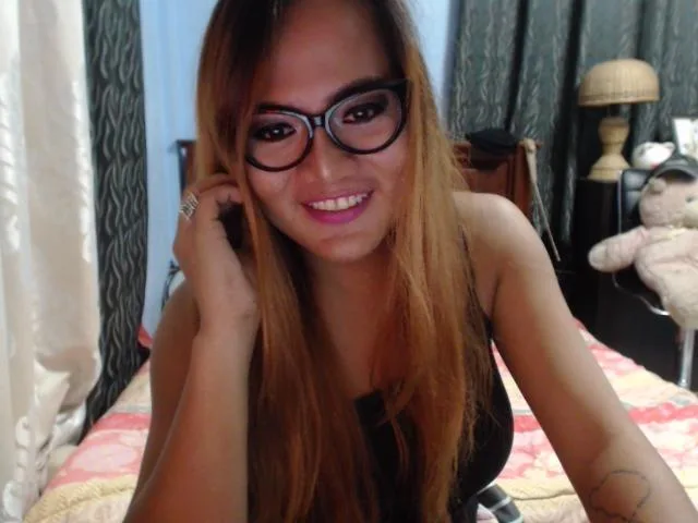 Camgirl TsDollGoneWild en live webcam amateur