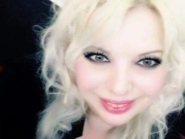 Camgirl SonyaHotMilf en live webcam amateur