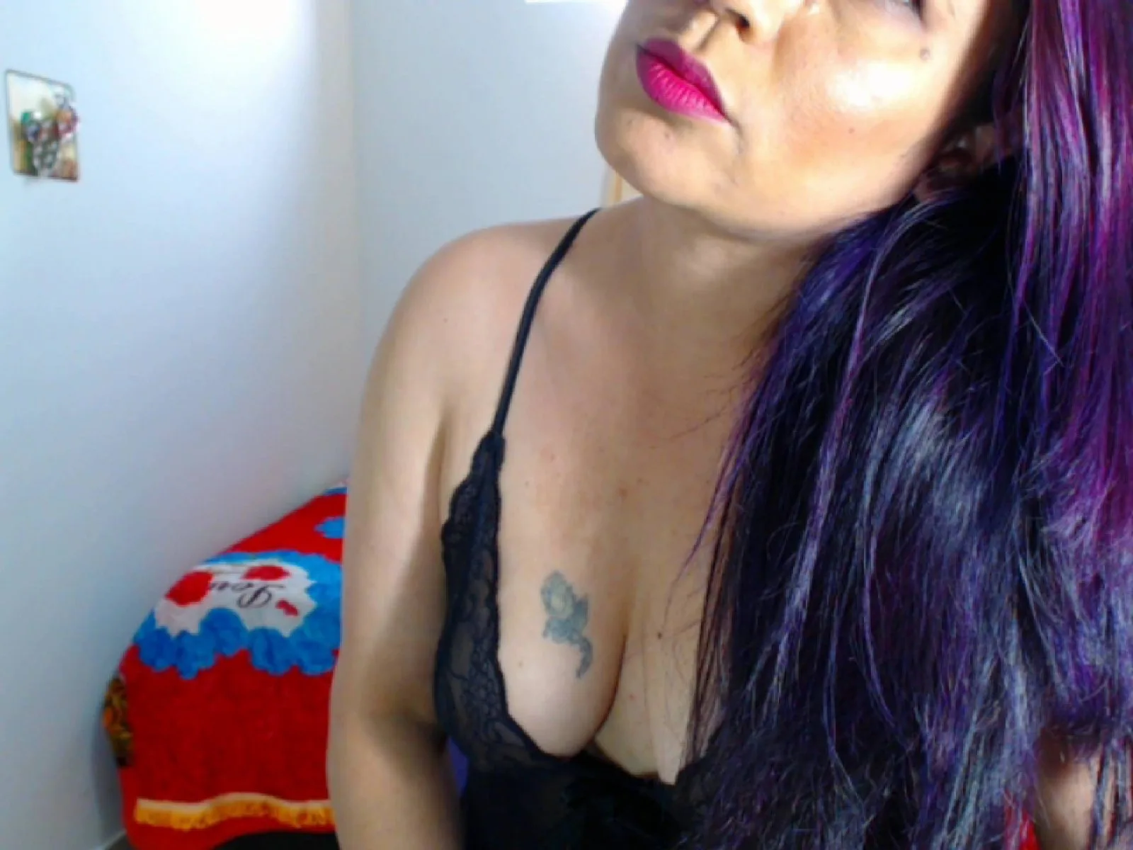Camgirl SweetAndHotSara en live webcam amateur sur Mustvideos