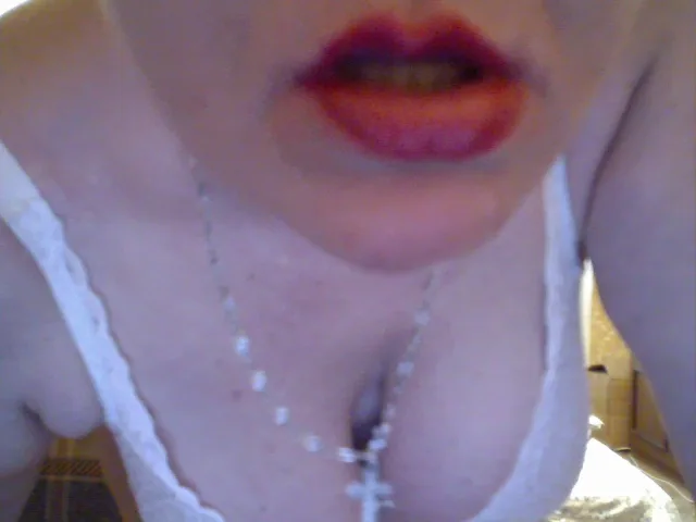 Camgirl PrettyLusi69 en live webcam amateur