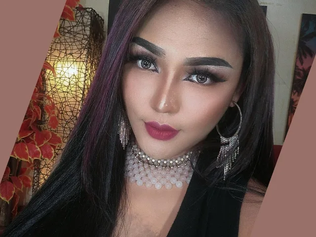 Camgirl SavageCockSelina en live webcam amateur