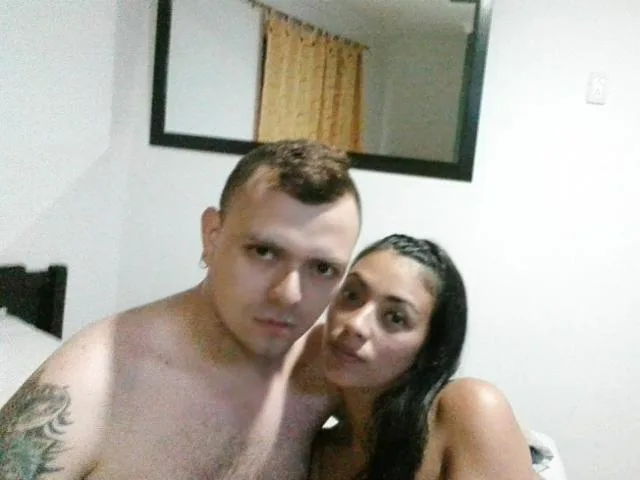 Camgirl HannaAndHarri en live webcam amateur sur Mustvideos