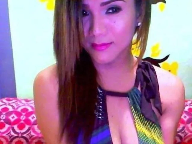 Camgirl BelleKellyTs en live webcam amateur