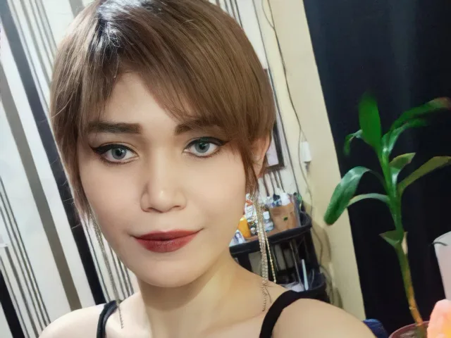 Camgirl PrettyMistressNikki en live webcam amateur