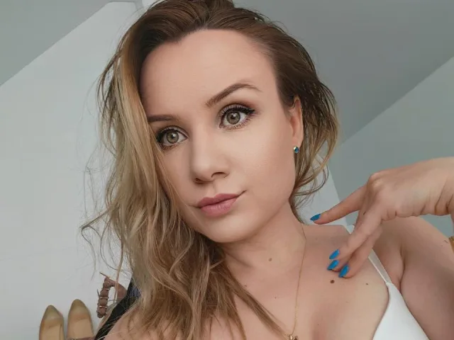 Camgirl HeartlessQueenn en live webcam amateur