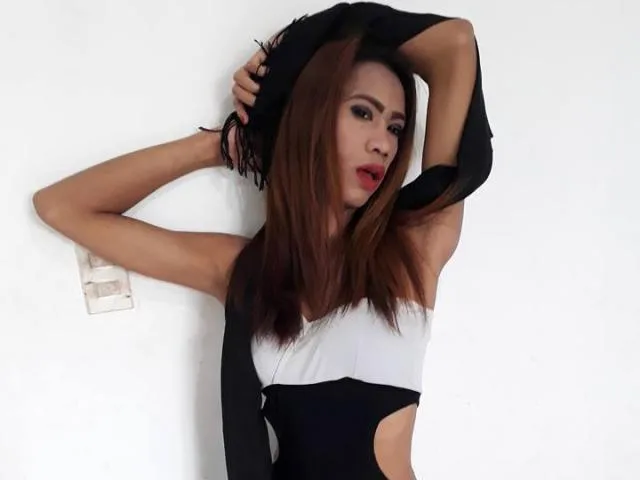 Camgirl ILoveToSwallowMyCum en live webcam amateur
