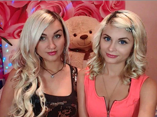 Camgirl MilanaAndLilee en live webcam amateur