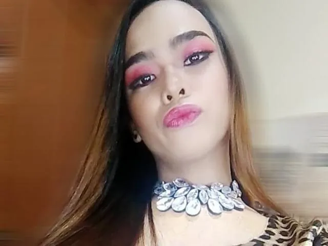 Camgirl CumOnOverMe en live webcam amateur