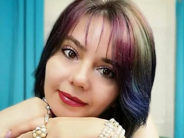Camgirl DilaDreams en live webcam amateur
