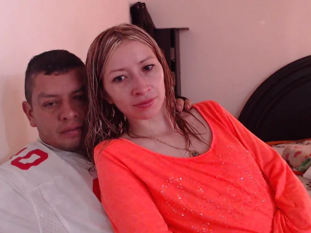 Camgirl LatinasexyCouple en live webcam amateur