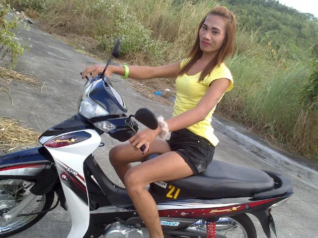 Camgirl LadyBoyBigDick en live webcam amateur