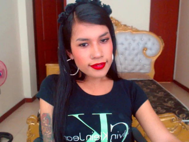Camgirl Ambersuckst en live webcam amateur