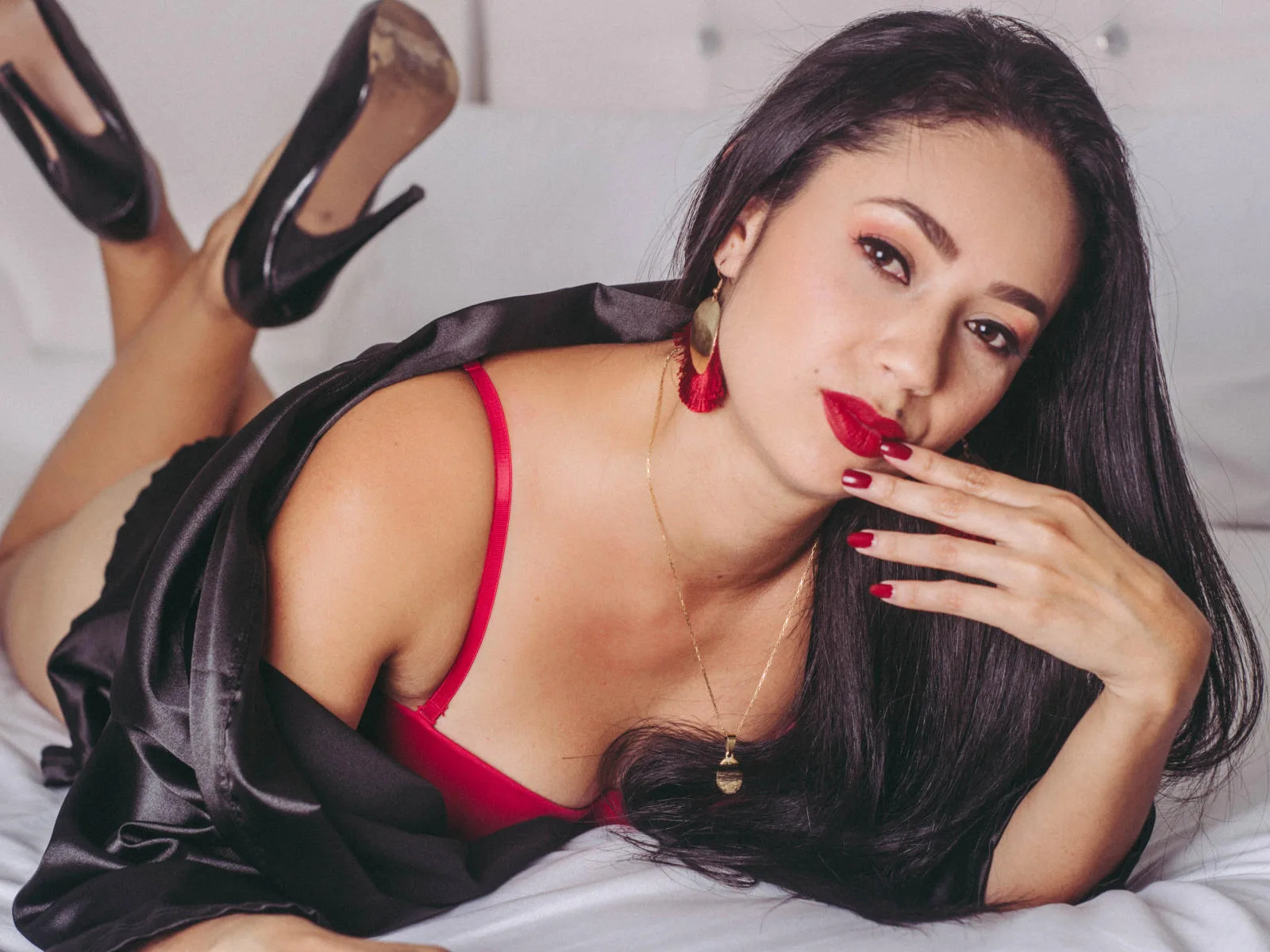 Camgirl AgatthaLouiss en live webcam amateur sur Mustvideos