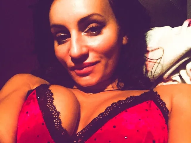 Camgirl LegendLika en live webcam amateur