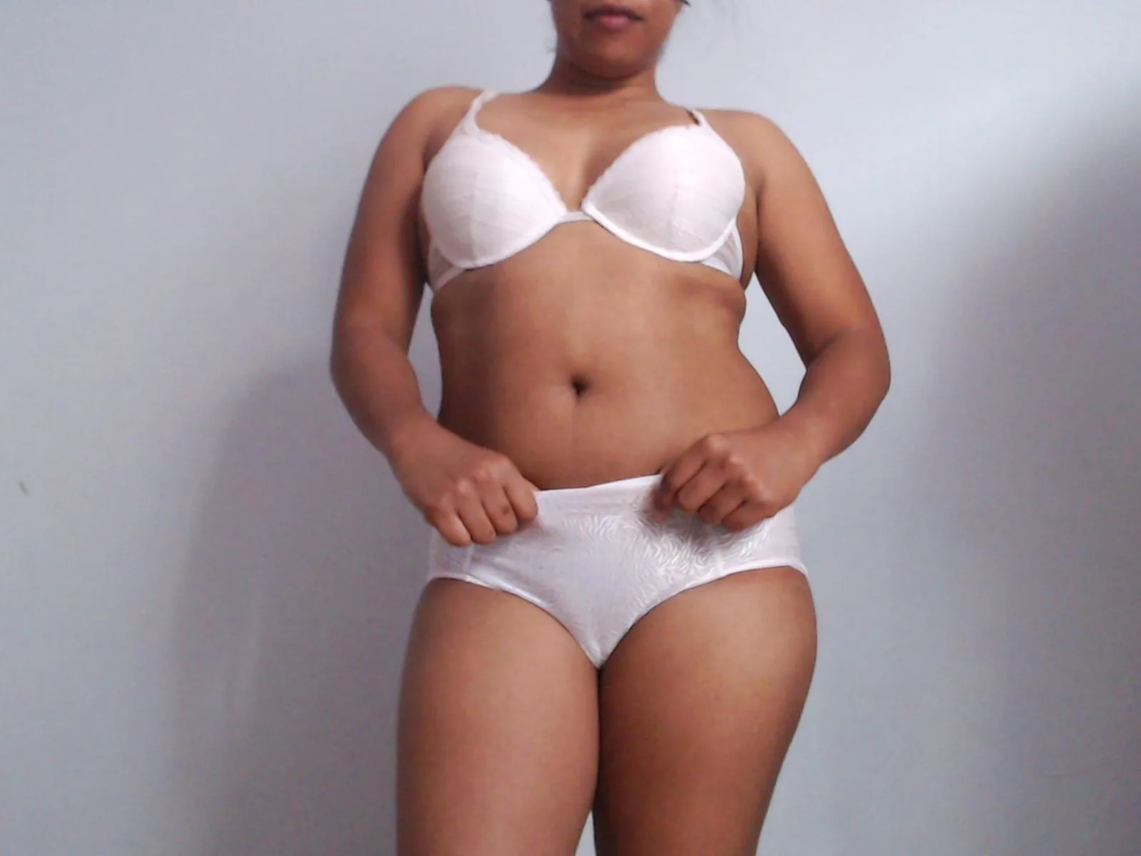 Camgirl ShanniaXX en live webcam amateur sur Mustvideos