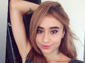 Camgirl DarkBabe en live webcam amateur