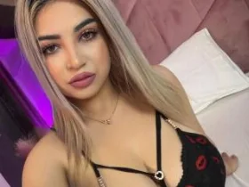 Camgirl AstridJade online - live webcam chat