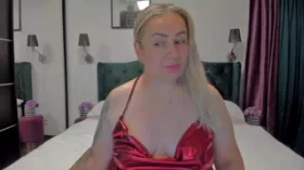 HotKrystal camgirl live amateur webcam