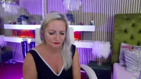 LadyTouch camgirl live amateur webcam