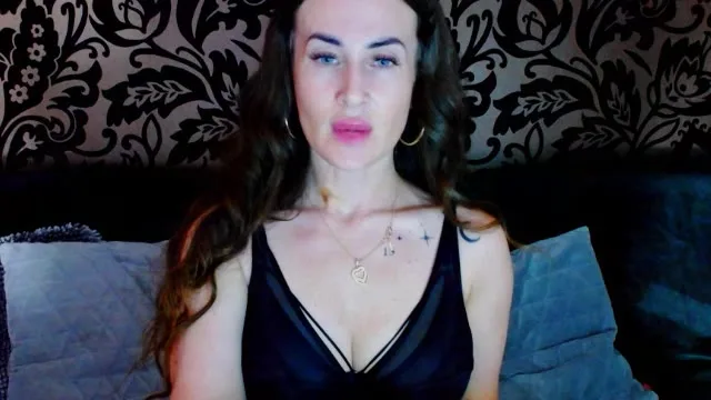 MikaLOVELY camgirl live amateur webcam