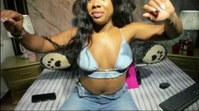 Camgirl Niyirey online - live webcam chat