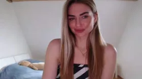 MalishkaMia camgirl live amateur webcam