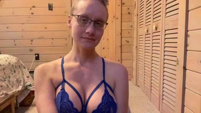 LeahWilde camgirl live amateur webcam