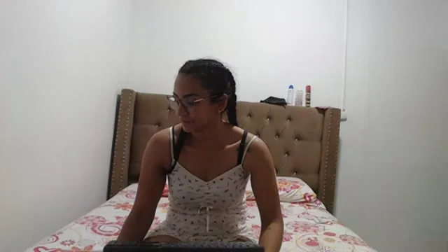 khloexxx camgirl live amateur webcam