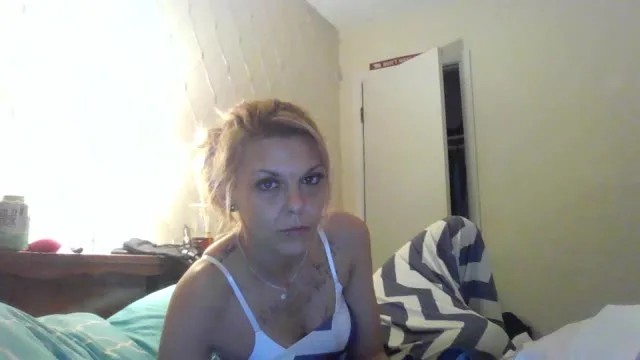 kitten420 camgirl live amateur webcam