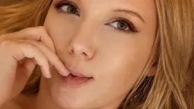 Lyndana camgirl live amateur webcam