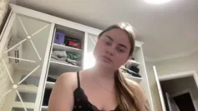 KrissMiss camgirl live amateur webcam