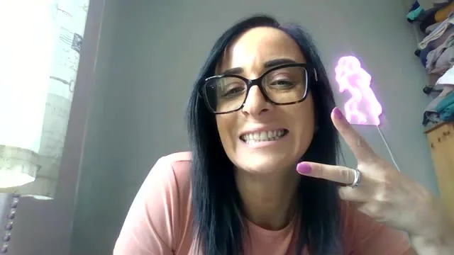 MiaMayxoxo camgirl live amateur webcam