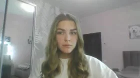 AmazingAriel camgirl live amateur webcam