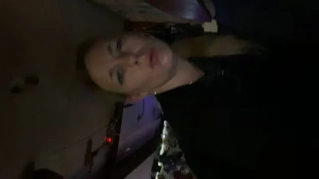 DutchQueen camgirl live amateur webcam