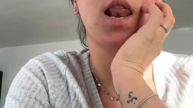 RedAndra camgirl live amateur webcam