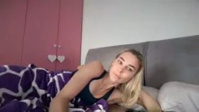 robertuke camgirl live amateur webcam
