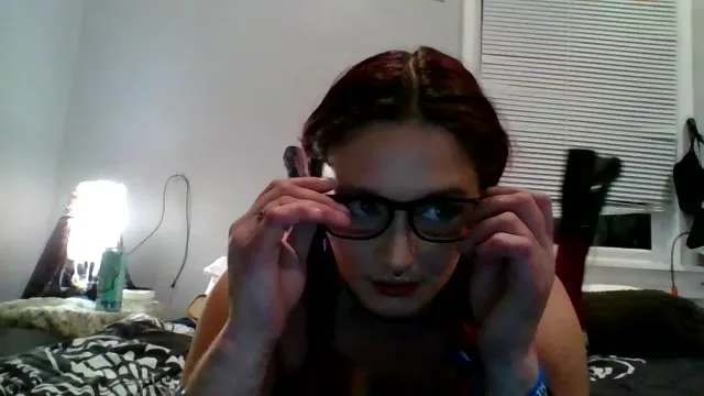 RoxyMae camgirl live amateur webcam