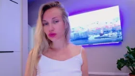 SunnyDesire camgirl live amateur webcam