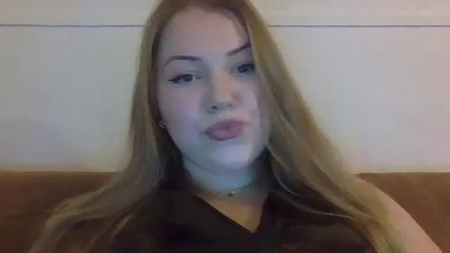 FreyaX camgirl live amateur webcam