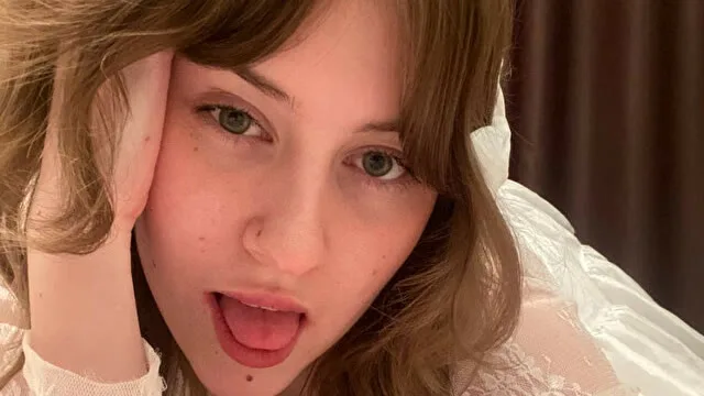YummyPolly camgirl live amateur webcam