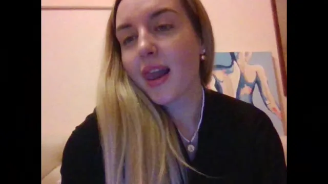 LittleHoney camgirl live amateur webcam