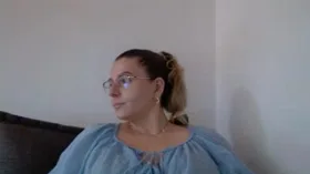 BritneyGlow camgirl live amateur webcam