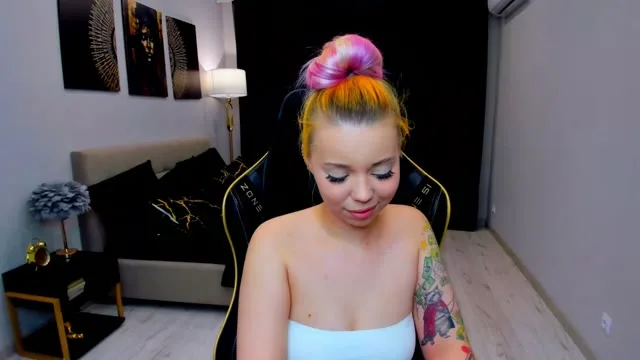 FunnyVibee camgirl live amateur webcam