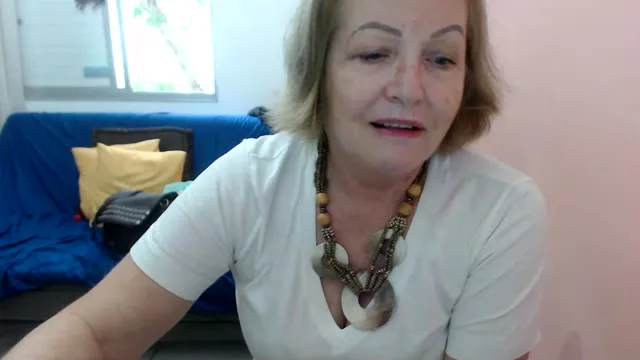 sweethilary camgirl live amateur webcam