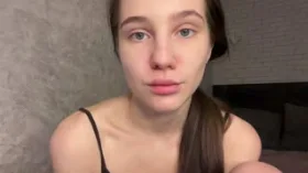 MoonieKiss camgirl live amateur webcam
