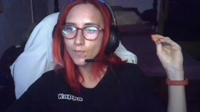 xRedAurorax camgirl live amateur webcam