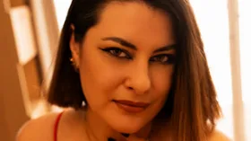 EmilyGlow camgirl live amateur webcam