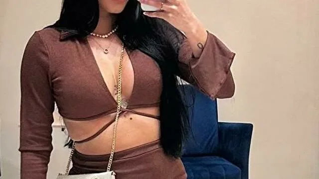 JulieMancini camgirl live amateur webcam